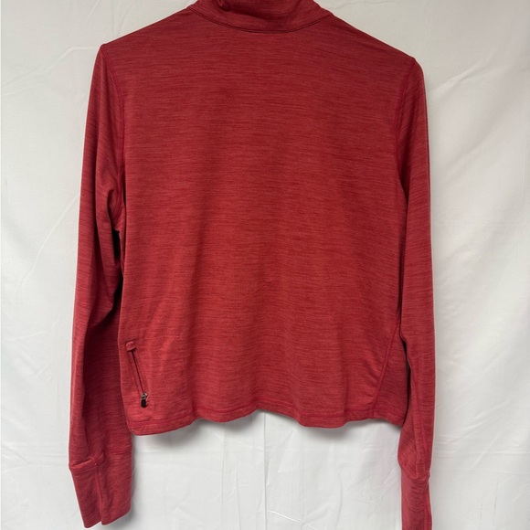 Vuori Red Athletic Crop Top - Picture 3 of 5